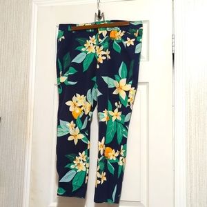 Old Navy pixie pants ankle length. Sz 14.oramge blossom design.